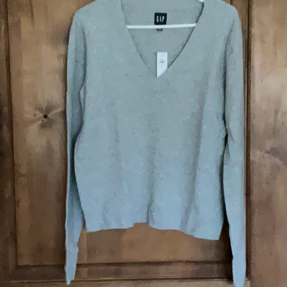 Gap Cashsoft V-Neck Sweater. M Tall. NWT. - Picture 2 of 5